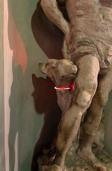 Skulptur mit Cerberus - zweintopf 